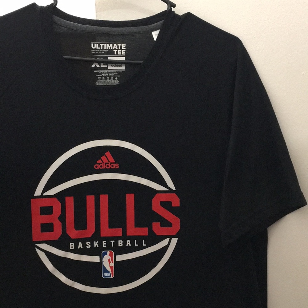 Adidas/NBA (Chicago Bulls) - *NEW* Black “Bulls Basketball” Tee